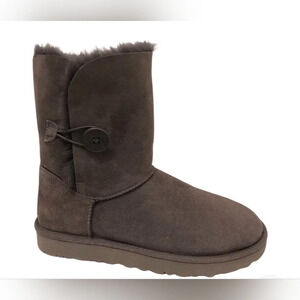 UGG Bailey Button Chocolate Brown size 5
